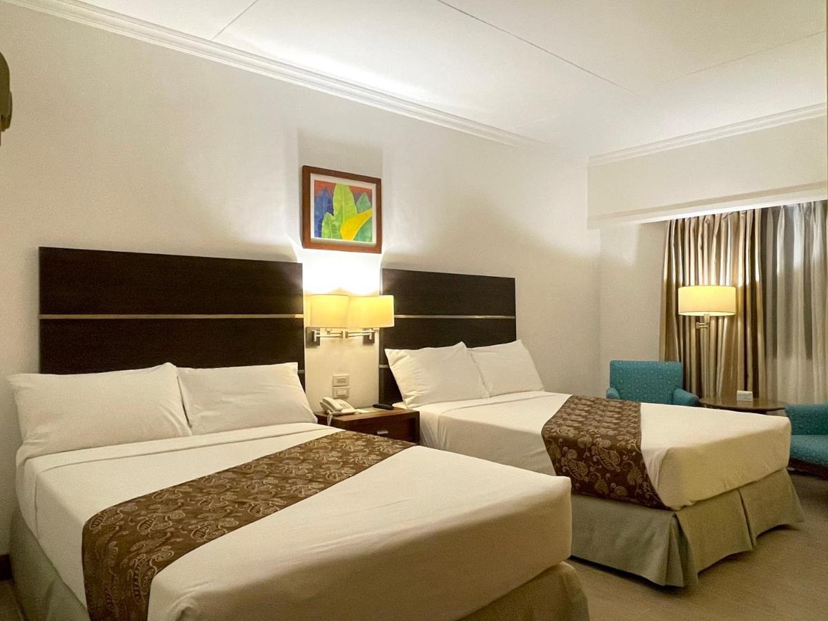 Days Hotel By Wyndham Iloilo Eksteriør billede
