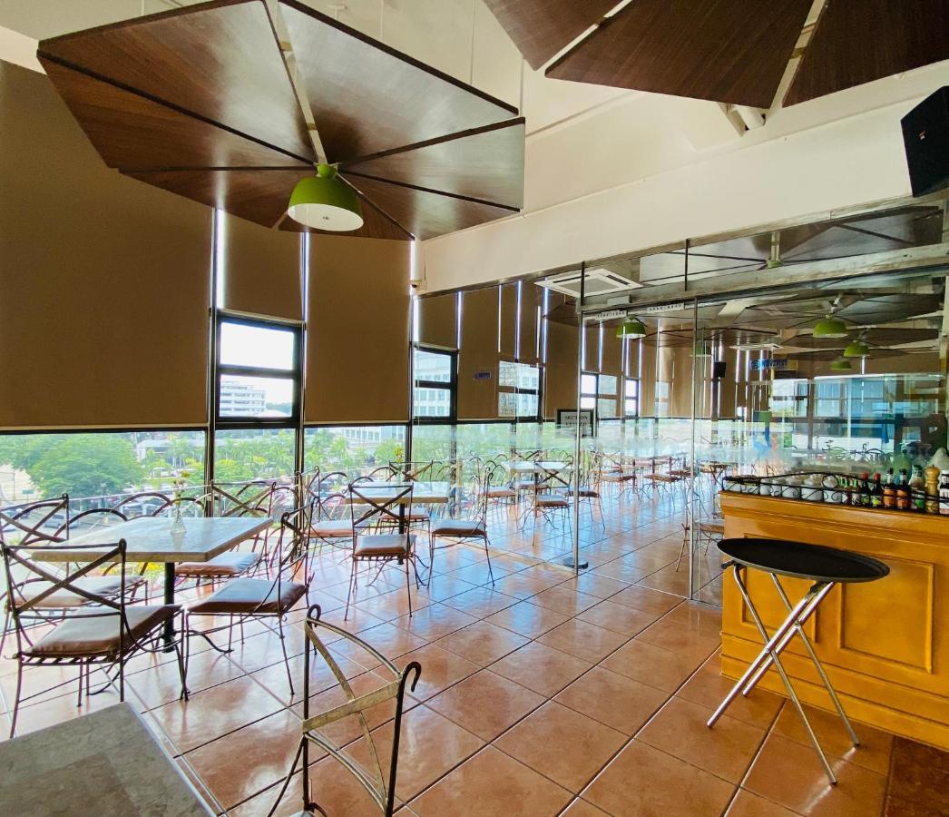 Days Hotel By Wyndham Iloilo Eksteriør billede