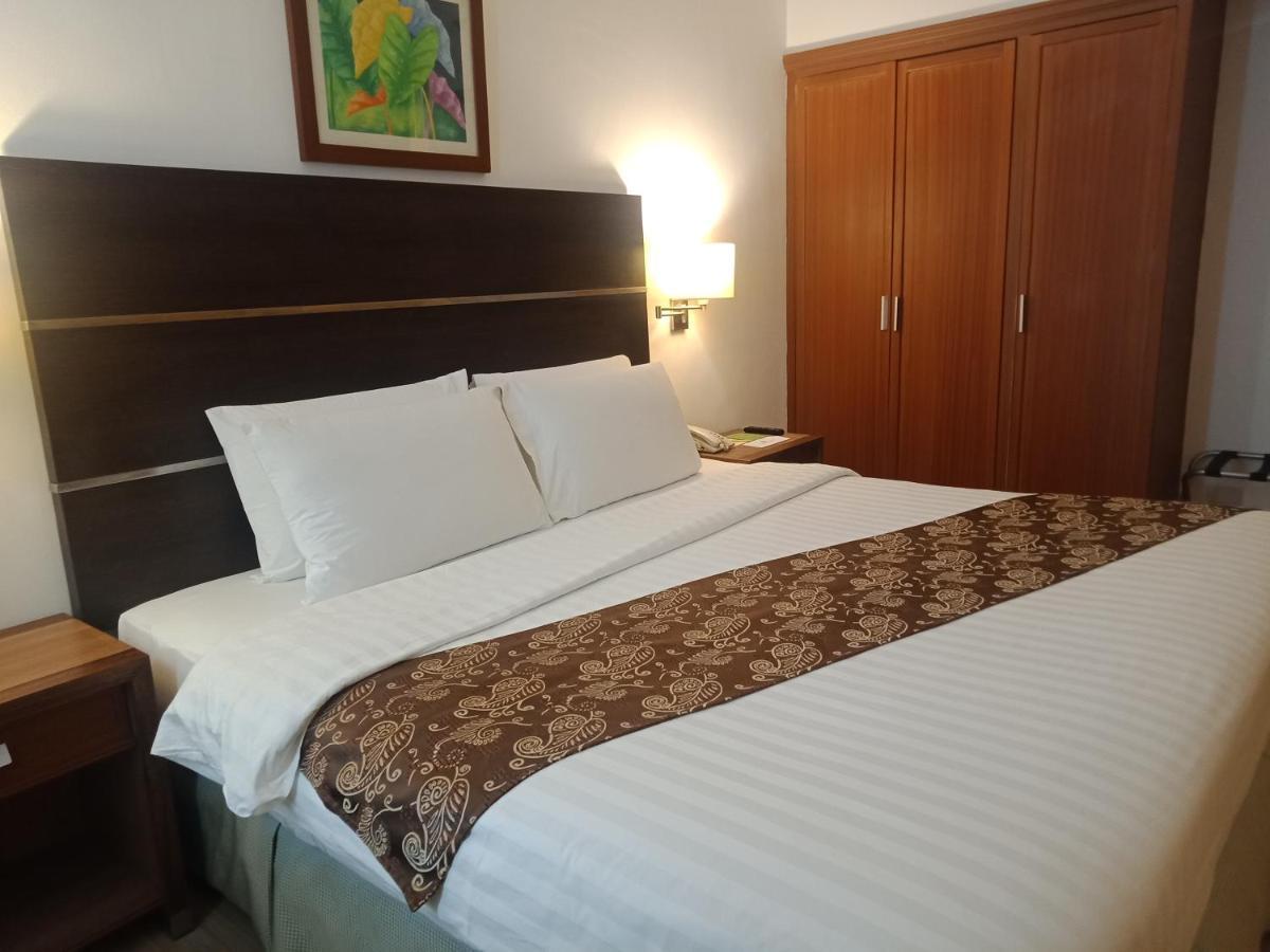 Days Hotel By Wyndham Iloilo Eksteriør billede